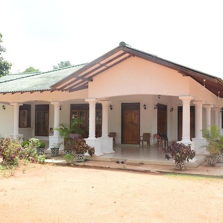Hotel First House Mihintale Exterior foto
